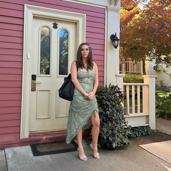 Meet your Posher, Haley - Picture 3 of 4